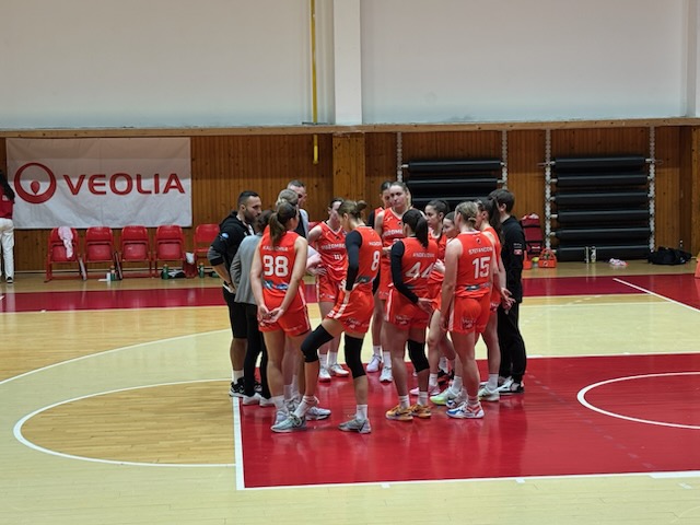 Ruža na cieľovej páske predbehla pumy - 76:72