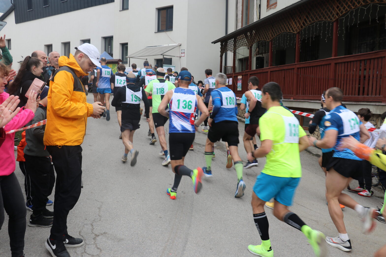 Takmer dve stovky bežcov vo Švošove