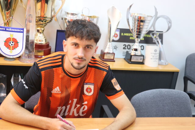 Mladík v áčku s profi zmluvou