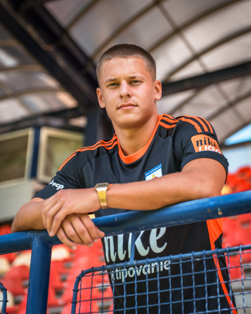 Dorastenec P. Jevoš s profi angažmánom