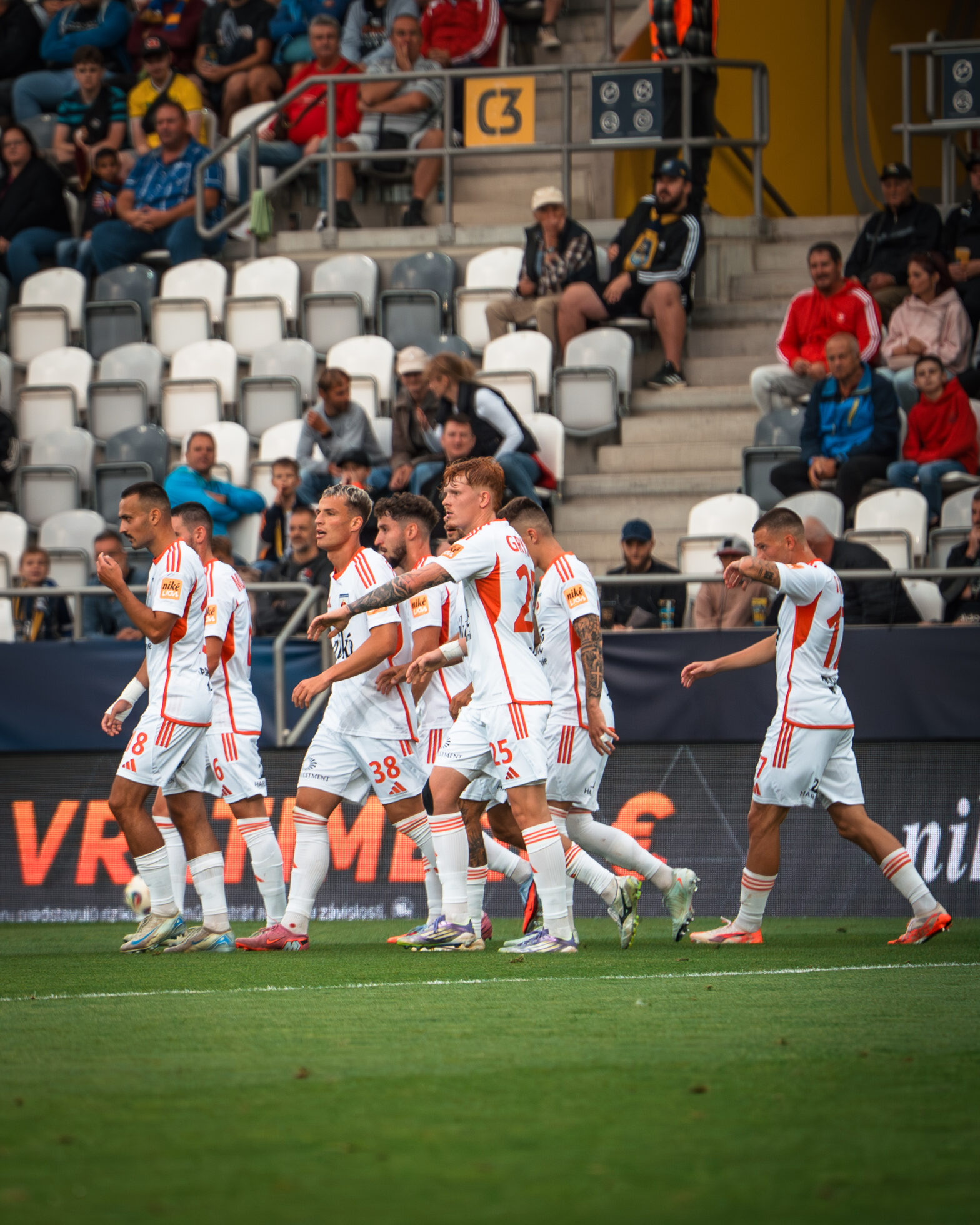 Zomknúť sa a získať skalp šošonov