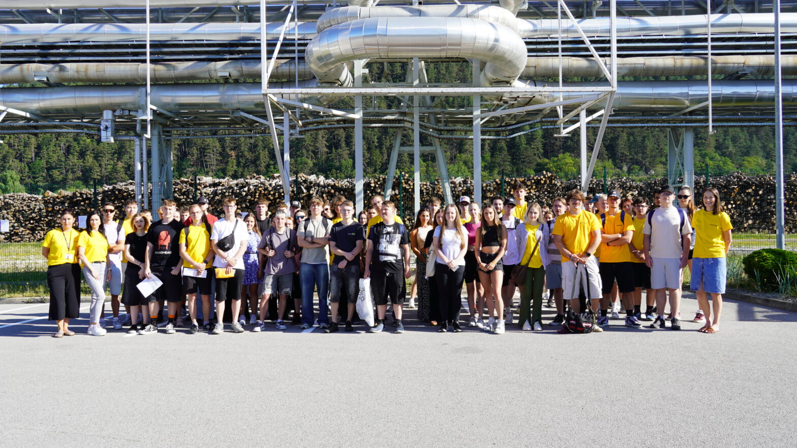 Úspešní študenti okysličili pracovný kolektív v papierňach