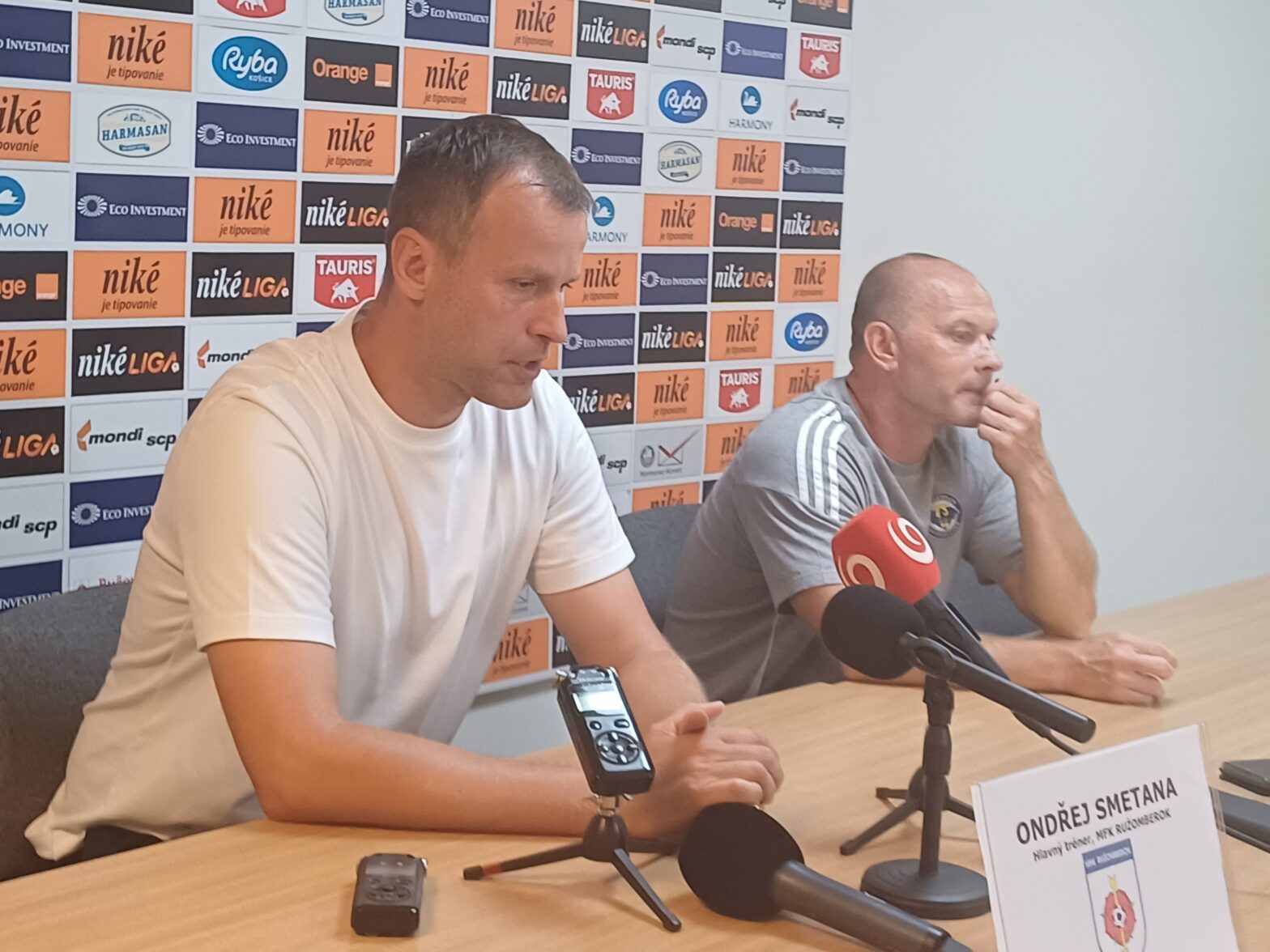 O. Smetana o neružovom tabuľkovom postavení