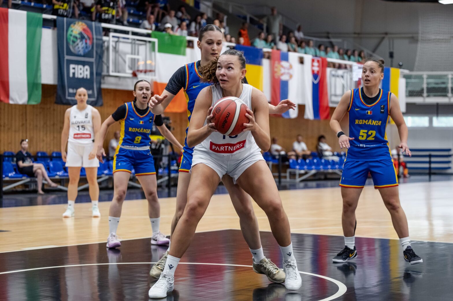 Slovenky s J. Sujom a triom hráčok Ruže vyhrali nad Rumunkami