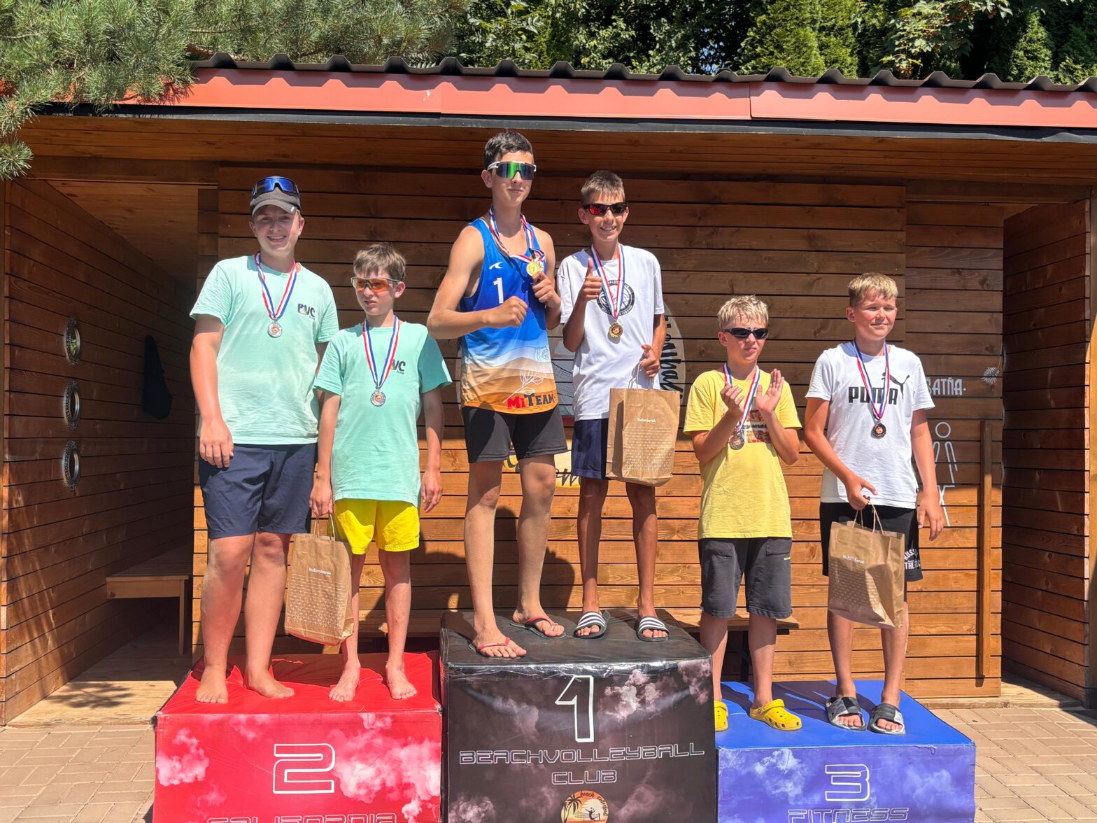 Horúci piesok a najmladšie kategórie pod vysokou sieťou