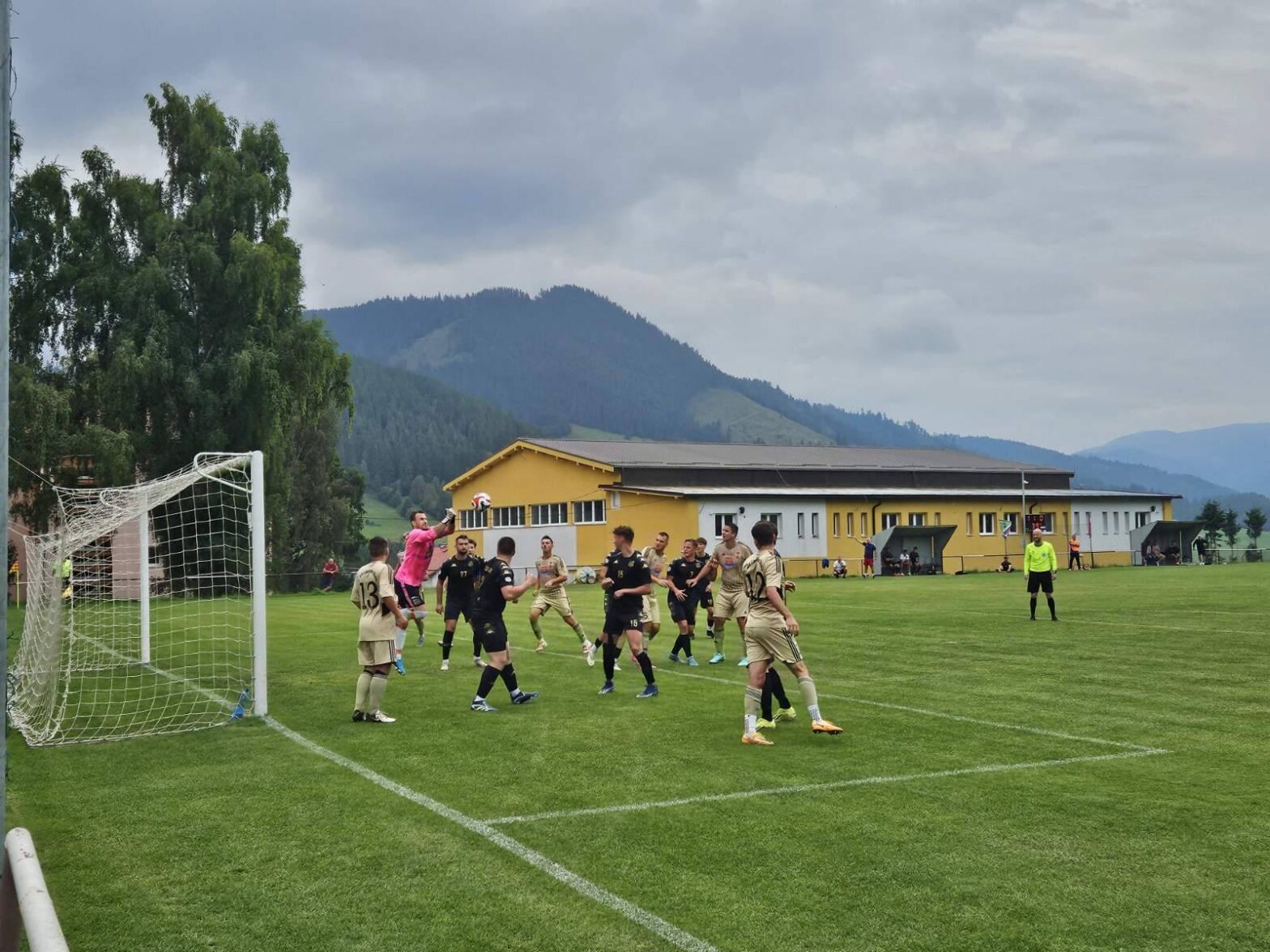 Pokračovali regionálne futbalové súťaže