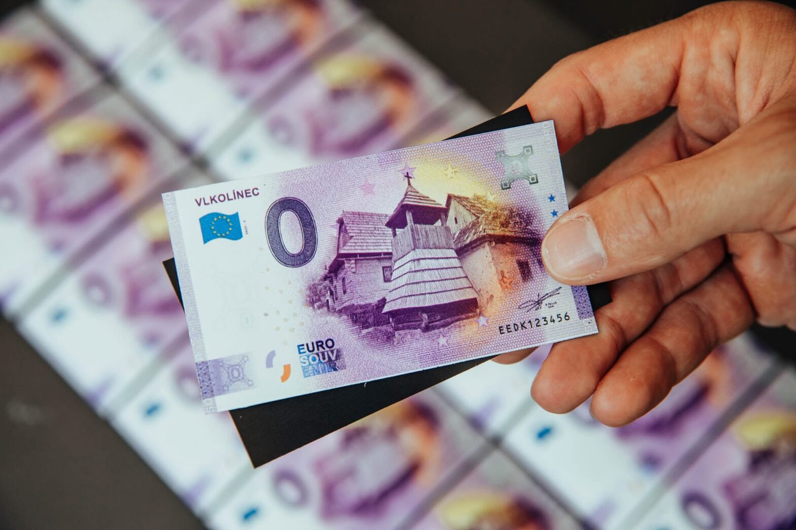 Vlkolínec sa opäť dostal na eurobankovku