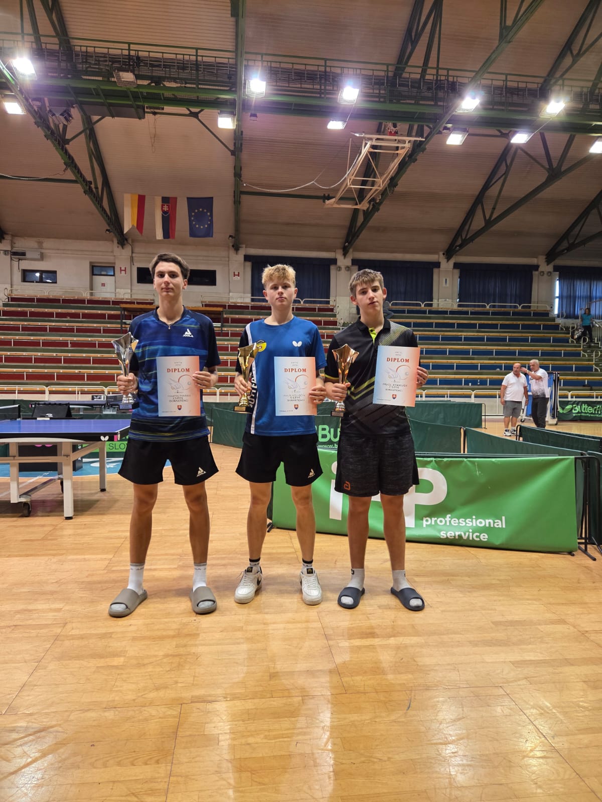 Stolný tenista J. Holubčík bol doma prorokom