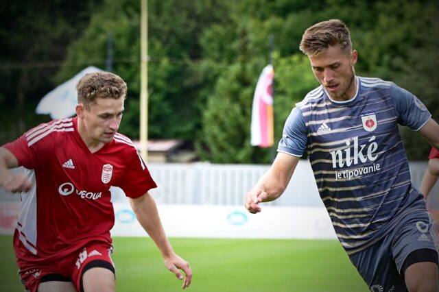 Pohyby vo futbalovej Ruži smerom von