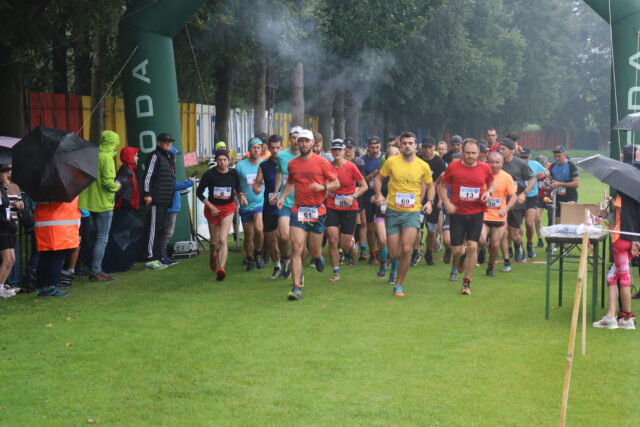 Ani neprajné nebíčko nestoplo jubilujúci Beh okolo Sliačov