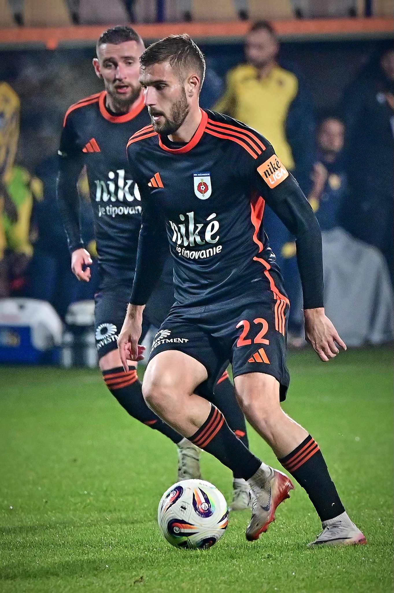 T. Buchvaldek mal na kopačke egál