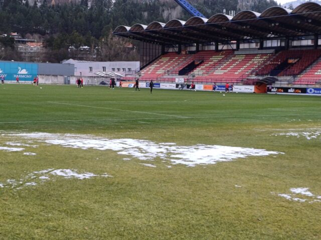 Trávnik je (zatiaľ) nahotovaný na Košice
