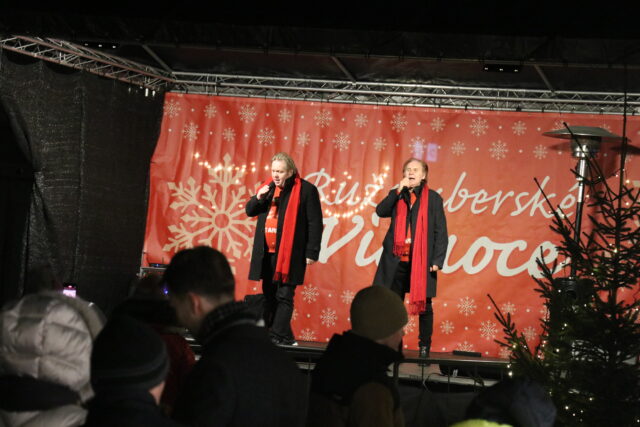 Po troch vystúpeniach v Amerike, otec a syn Ivaškovci spievali doma