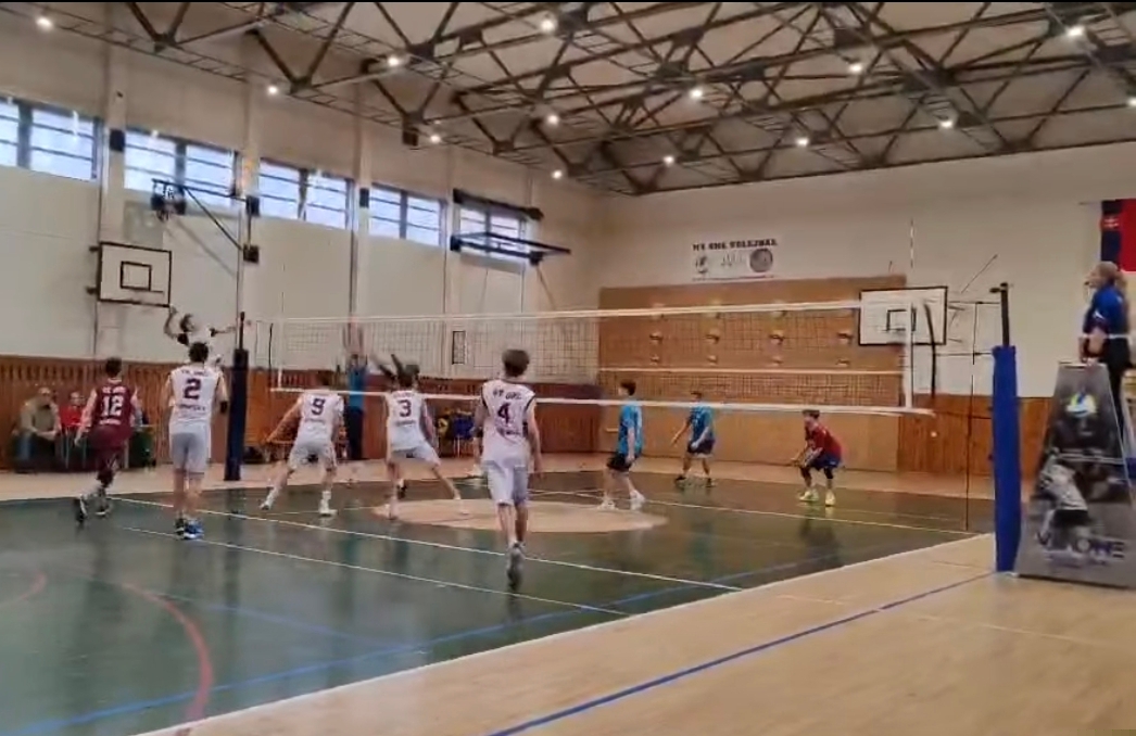 Spod vysokej siete pred pauzou