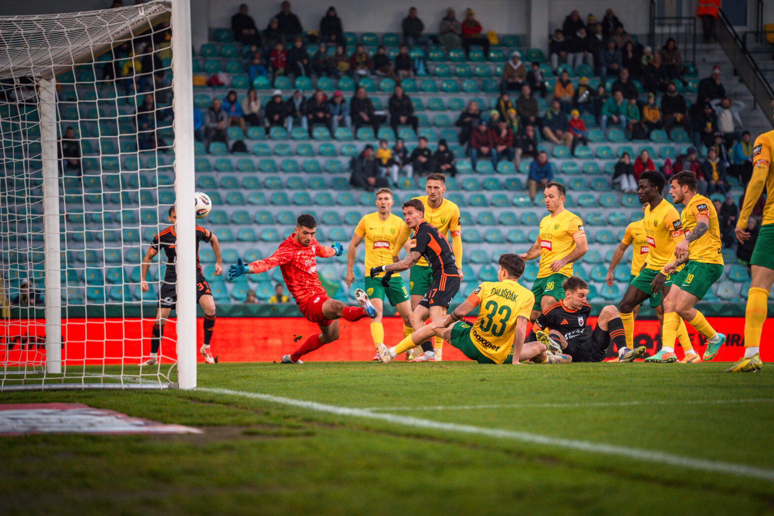 V priebehu štyroch dní ďalší skalp Ruže na úkor extra favorita