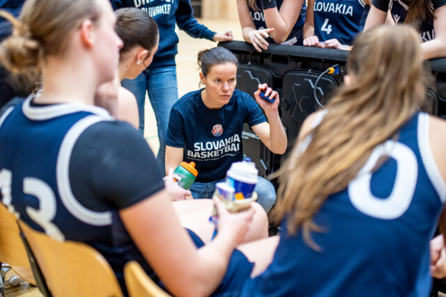 Po asistenských flekoch, L. van Dalenová v novej pozícii