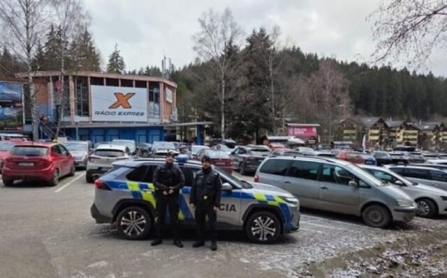 Polícia varuje lyžiarov, autá na parkoviskách sú lákadlom pre zlodejov