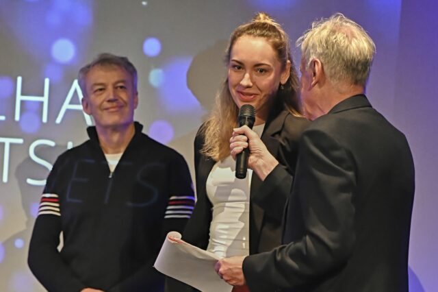 Pri mikrofóne T. Tišťan st. a O. Jackovecová