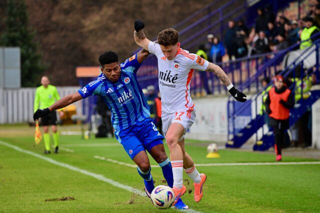 Ruža s deľbou bodov s obhajcom titulu - 2:2