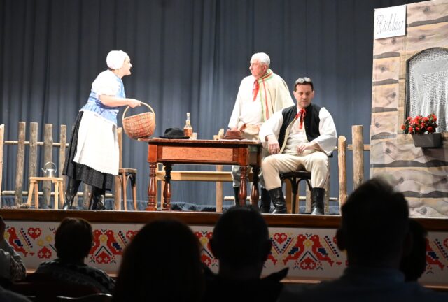 Likavskí ochotníci zožali úspech: „Pani richtárka“ ožila na javisku v Liptovských Sliačoch