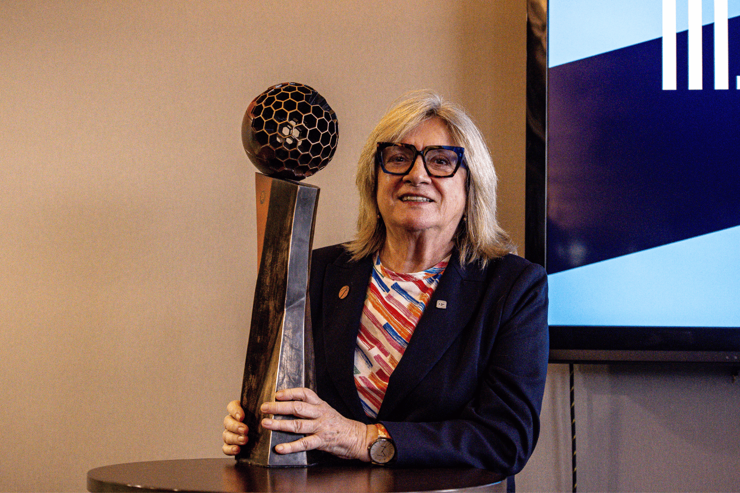 Trofej s menom N. Hejkovej