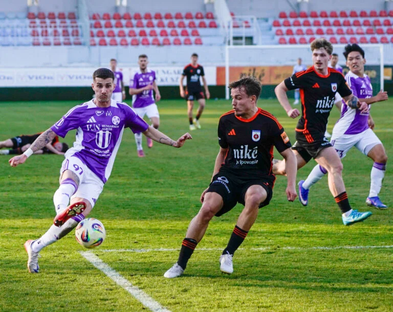 J. Köstl bral prehru aj na seba