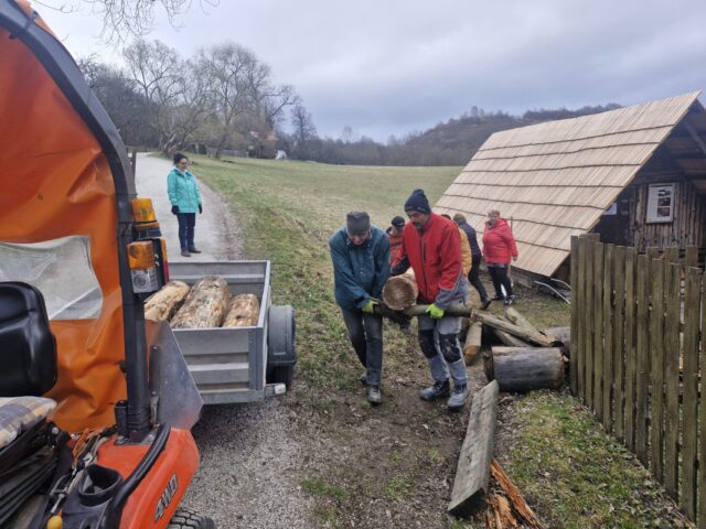 Brigádovali pred salašom na Vlkolínci