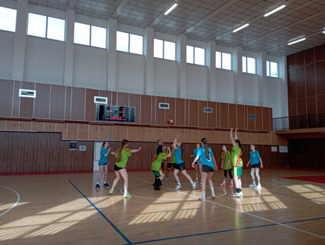 Kraj základných škôl pod košmi