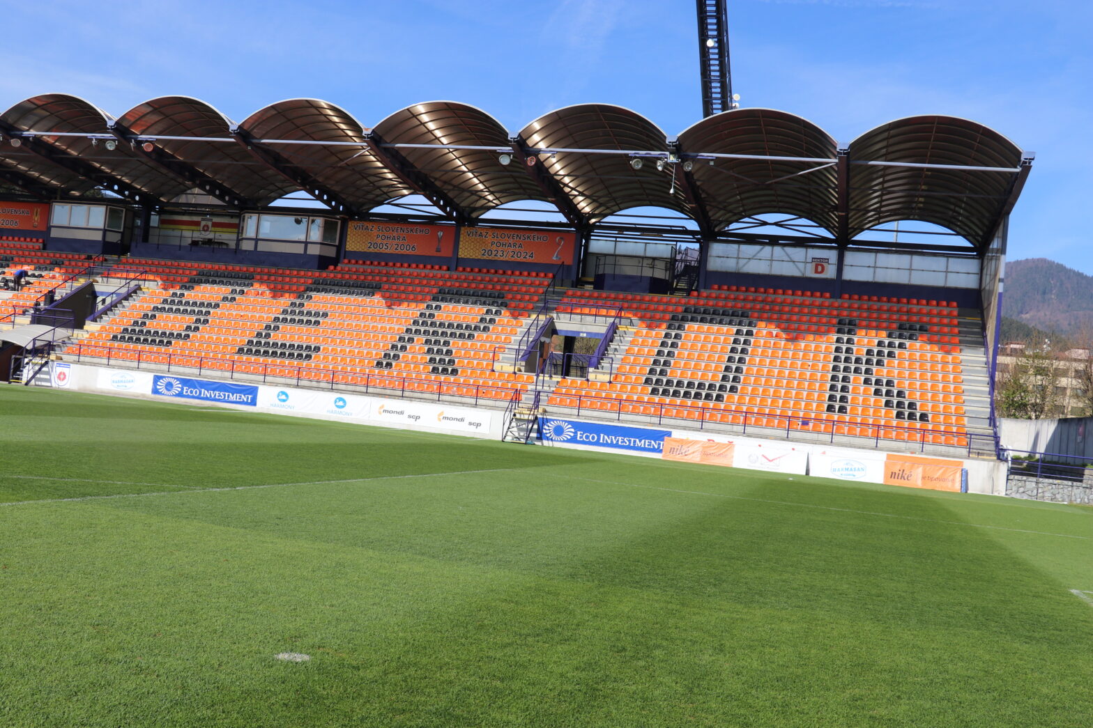 Už v sobotu väčší komfort na starej tribúne