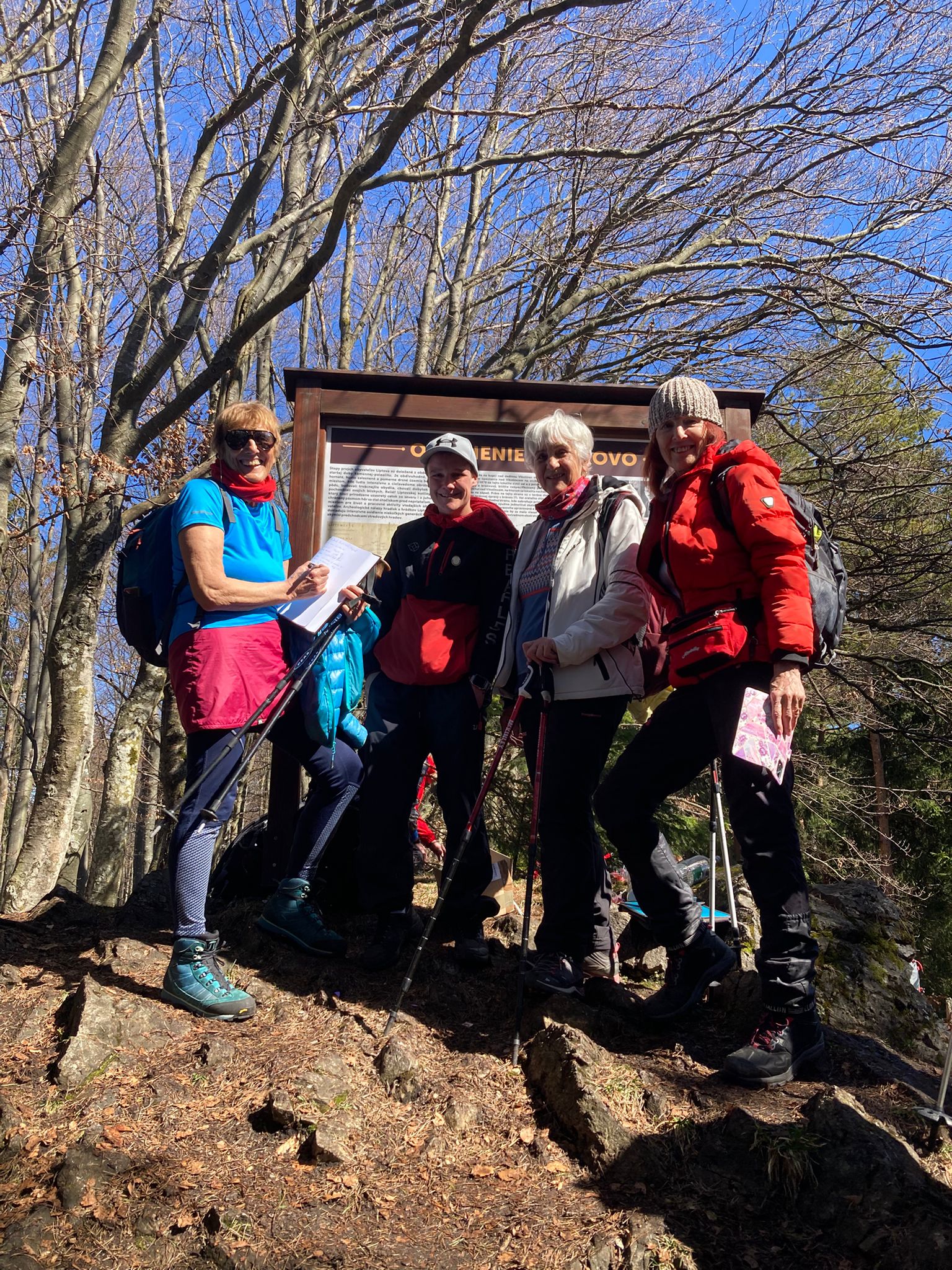 Vychutnali si sviatočnú nedeľu výstupom na Sidorovo