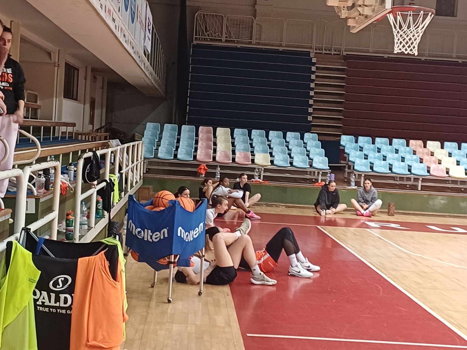 Ohromný podkošový magnet v Koniarni