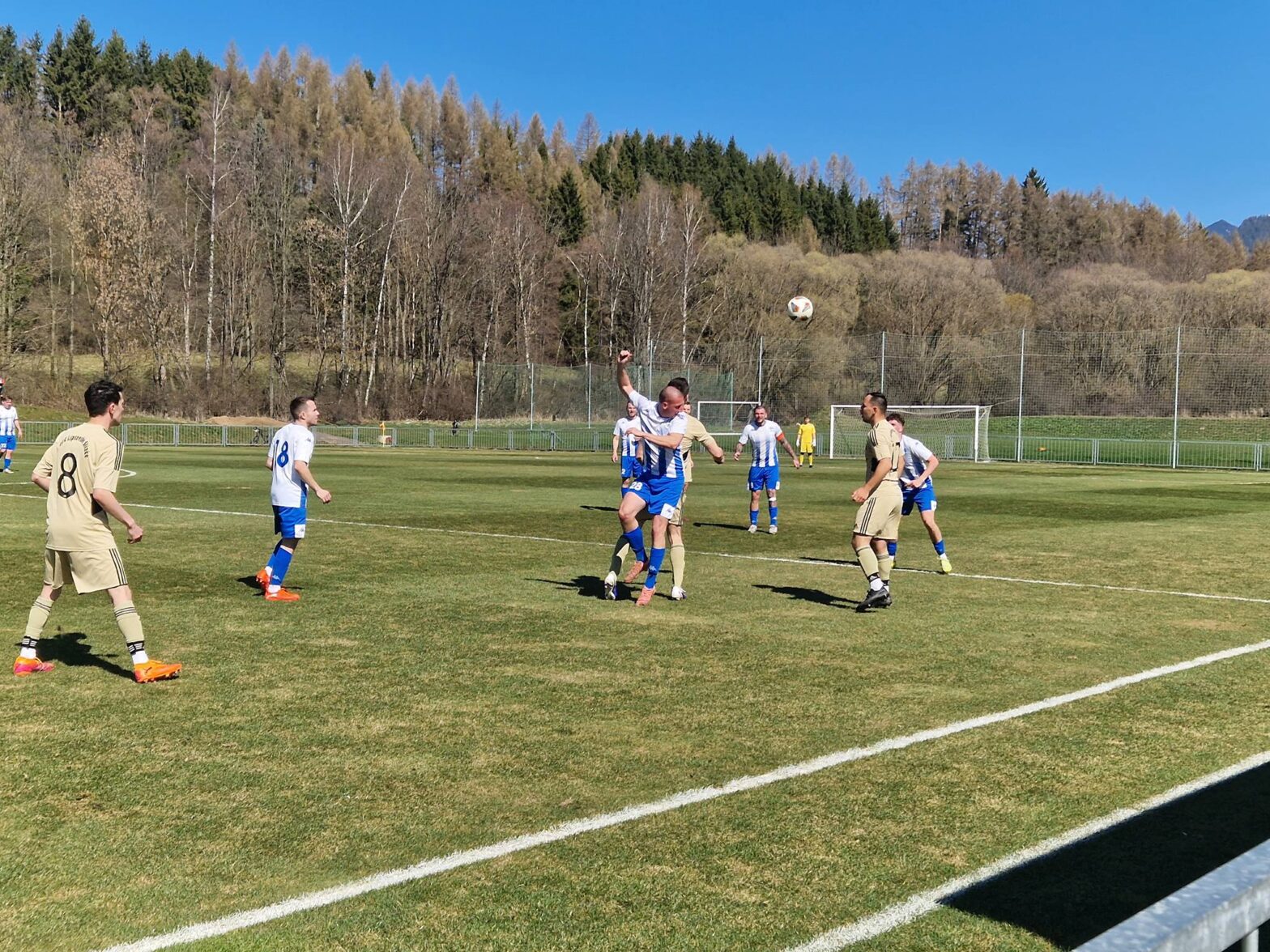 Pokračovali regionálne futbalové súťaže