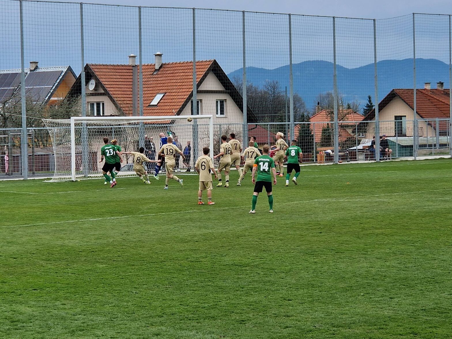 Pokračovali regionálne futbalové súťaže
