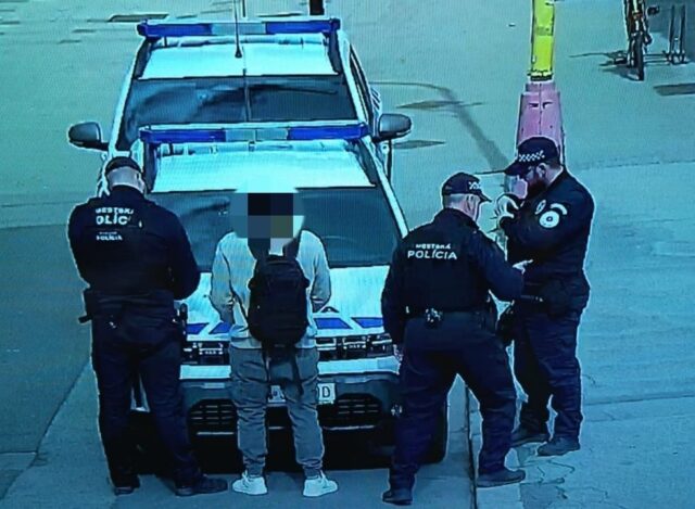 Alkohol, výtržnosti a krádeže, mestská polícia mala opäť plné ruky práce