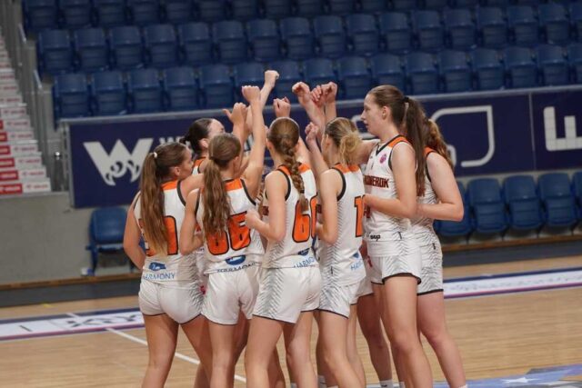 Basketbalová pätnástka ide obhajovať titul
