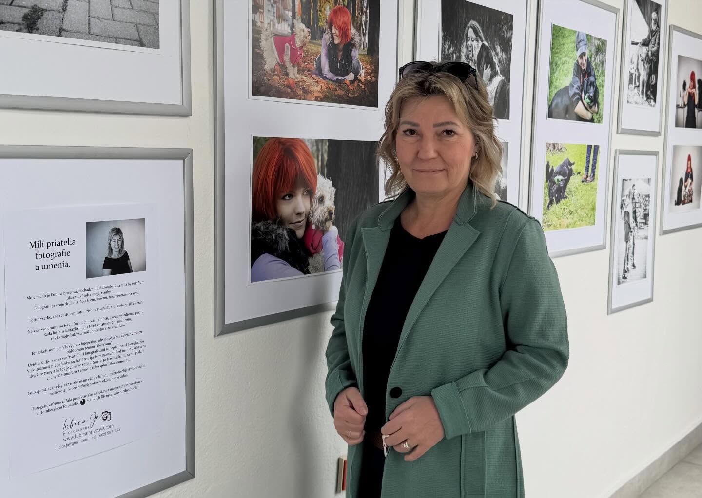 Výstava fotografií Ľubice Janecovej odhaľuje silné puto človek a a psa