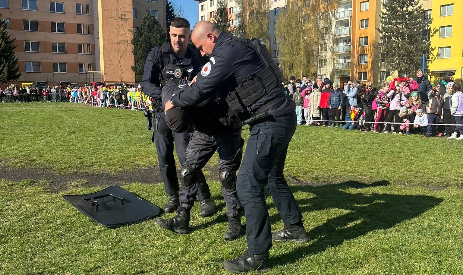 Ružomberská mestská polícia v akcii. Od alkoholu mladistvých až po záchranu zdravia
