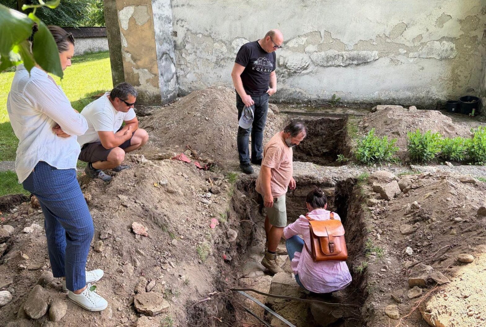 Pod podlahou kostola v Liptovskom Michale našli ľudské kosti