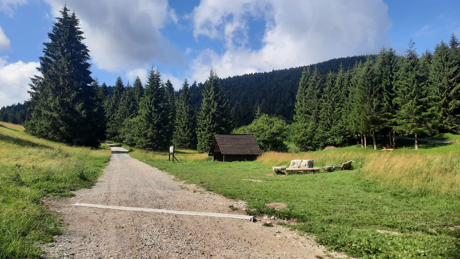 Cesta cez Suché Hrabovo je opravená. Na turistov čaká vyšší komfort aj bezpečnosť