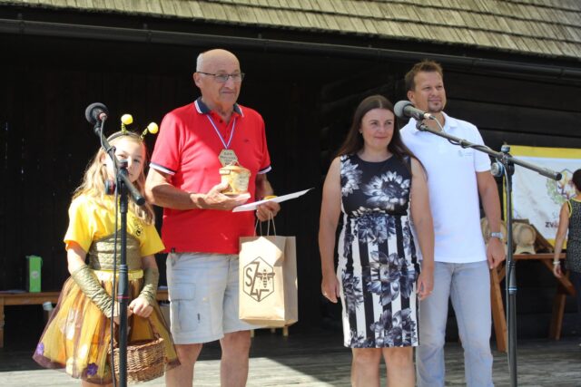 Juraj Šooš poslal vzorku medu a bol najlepší