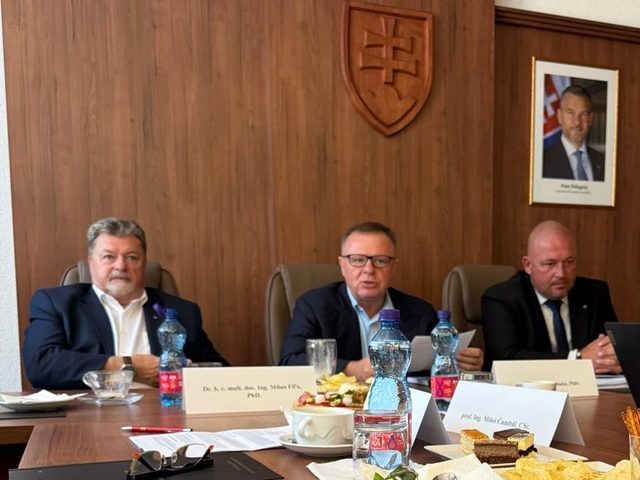Milan Fiľo podporil mladých strojárov na technickej univerzite