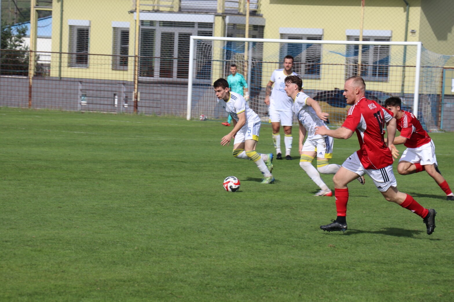 Pokračovali regionálne futbalové súťaže