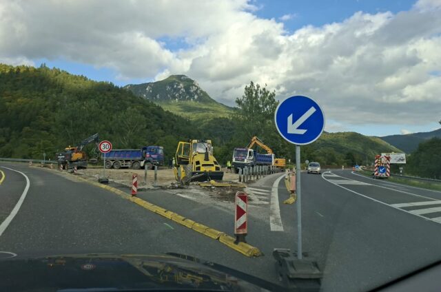 Začala úprava križovatky v Kraľovanoch, zmení tvar a bude svetelná