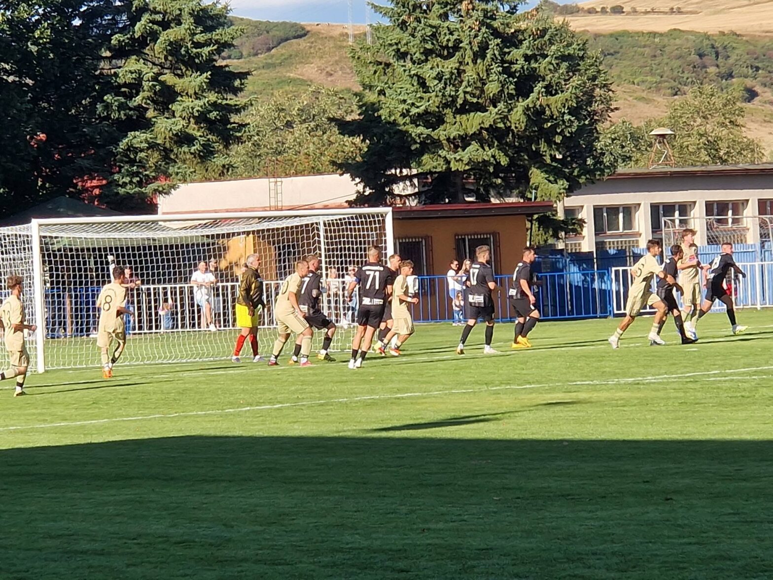 Pokračovali regionálne futbalové súťaže