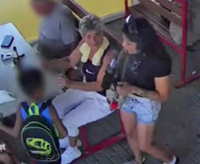 Poznáte osoby na fotografiách? Polícia vyšetruje krádež v Ružomberku