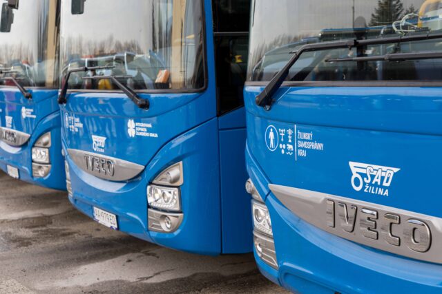 Nechajte auto doma: Autobusy jazdia za polovicu!
