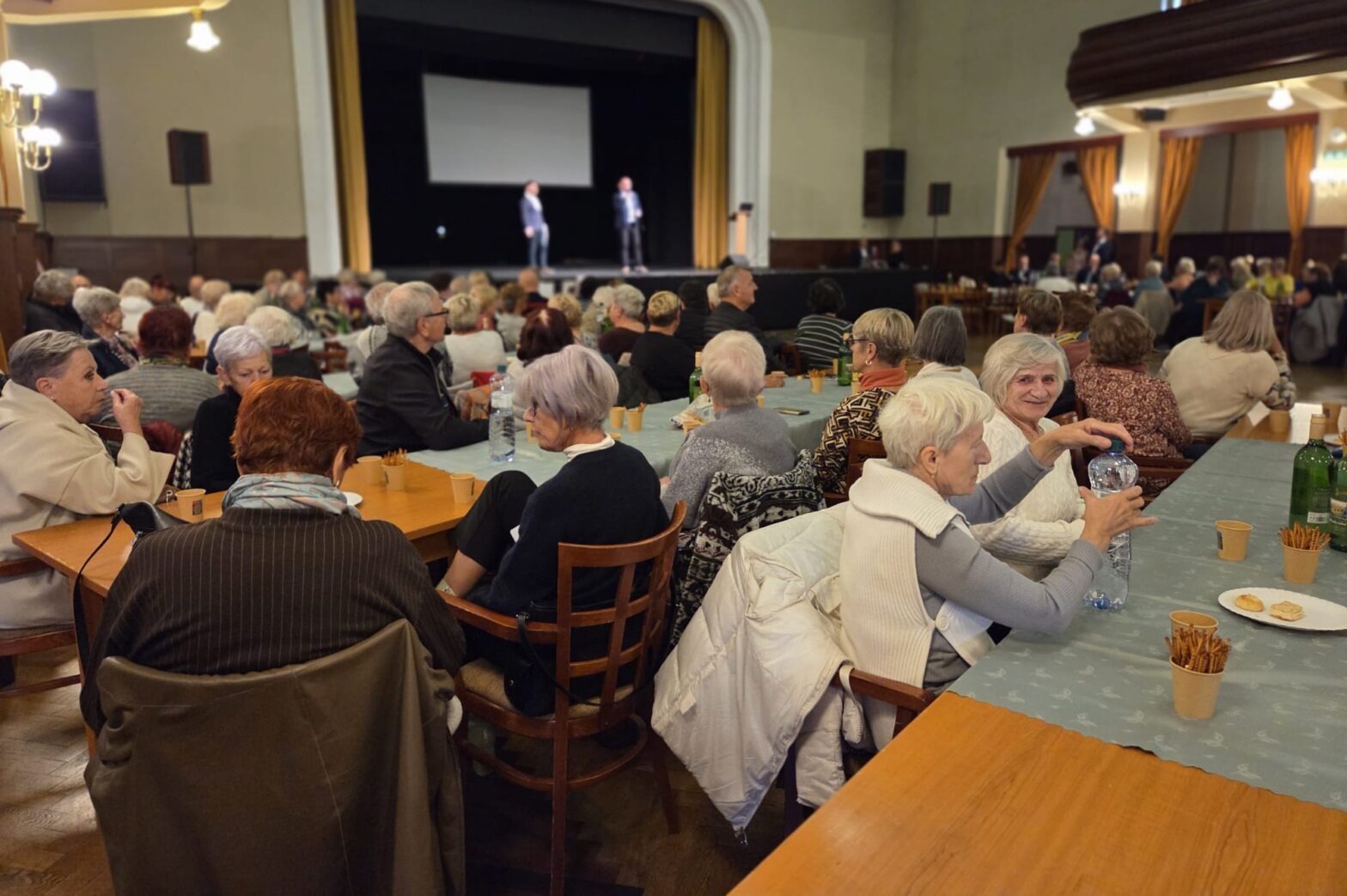 V Ružomberku sa bavili seniori. Spieval im Karol Duchoň a Karel Gott