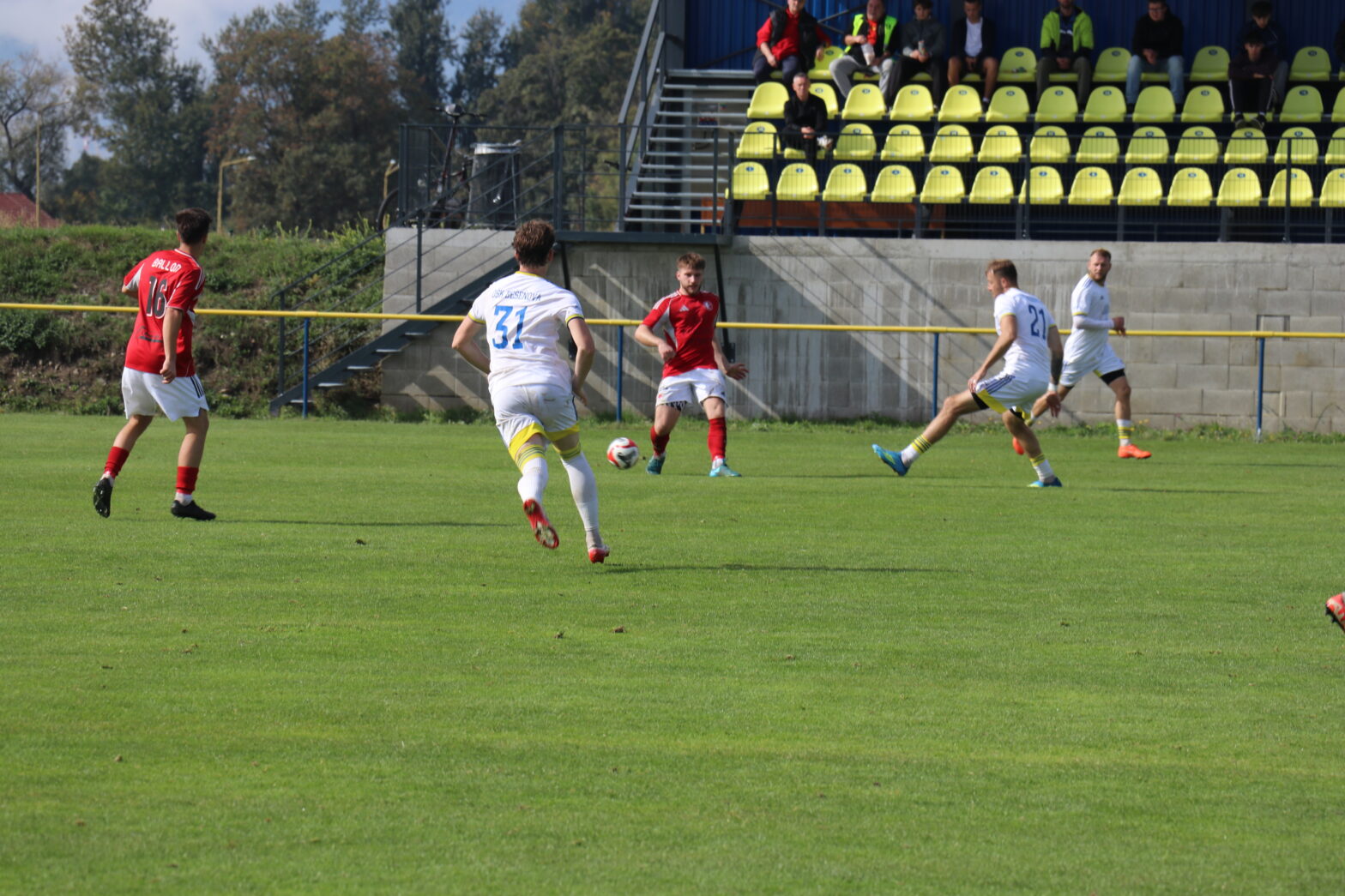 Pokračovali regionálne futbalové súťaže